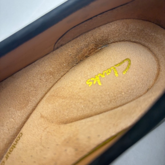 Clarks Black Suede Flat Walking Shoe Size 7 - Picture 6 of 9